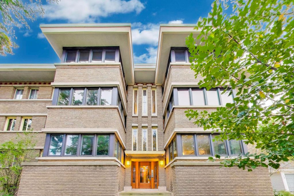 Photo for 643 Ontario Street #3, Oak Park, IL 60302 (MLS # 12492173)