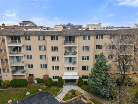 A home in Des Plaines