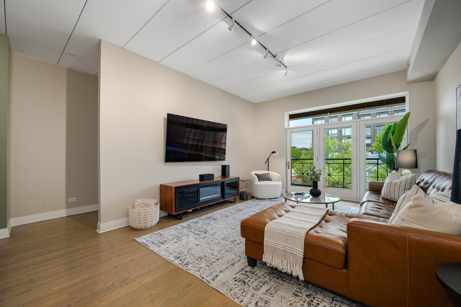 1111 W Madison Street 3B