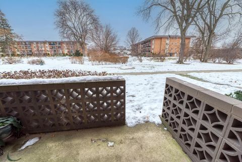 Tiny photo for 2234 S Goebbert Road #118, Arlington Heights, IL 60005 (MLS # 12533447)