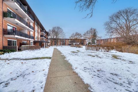 Tiny photo for 2234 S Goebbert Road #118, Arlington Heights, IL 60005 (MLS # 12533447)