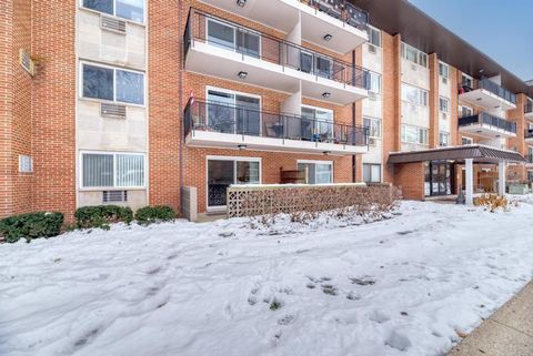 Tiny photo for 2234 S Goebbert Road #118, Arlington Heights, IL 60005 (MLS # 12533447)