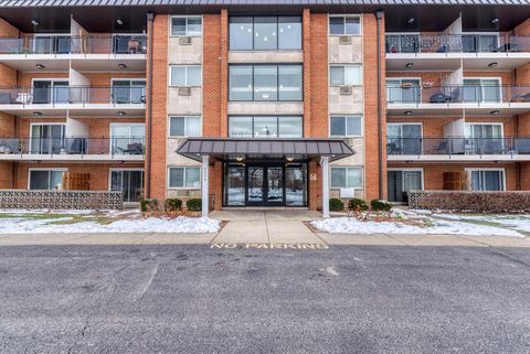 Photo of 2230 S Goebbert Road #118, Arlington Heights, IL 60005 (MLS # 12533447)