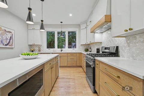 Tiny photo for 5604 S 7th Avenue, Countryside, IL 60525 (MLS # 12723566)