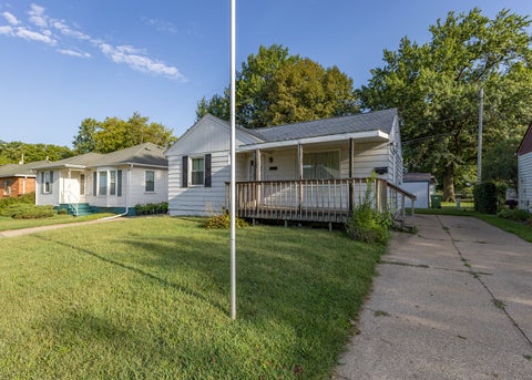 Photo of 1406 25th Avenue, Clinton, IA 52732 (MLS # 12751924)