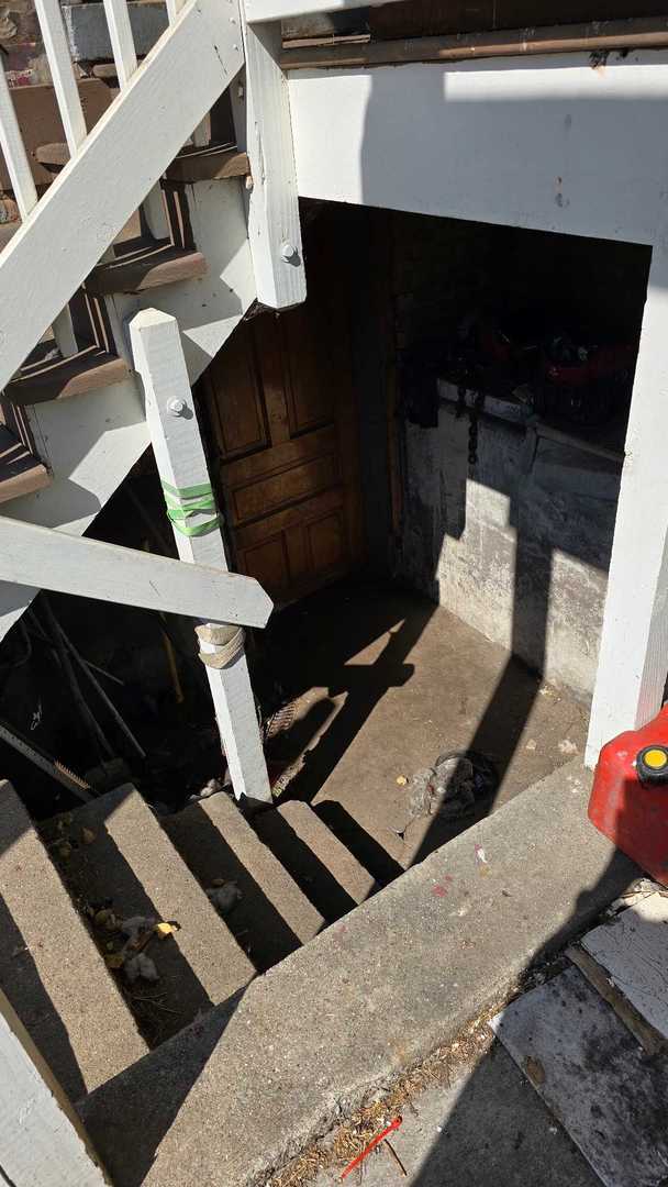 6221 S WOLCOTT Avenue