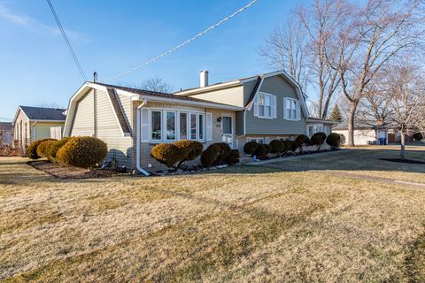 Tiny photo for 3000 19th Place, North Chicago, IL 60064 (MLS # 12546774)