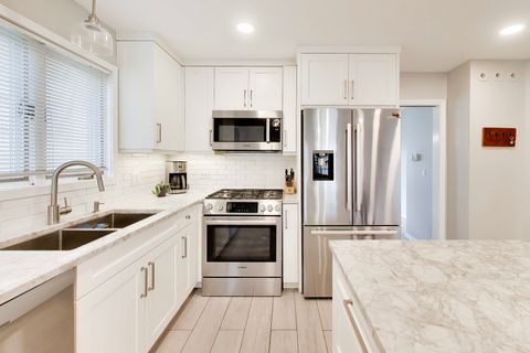 Tiny photo for 1107 S Hamlin Avenue, Park Ridge, IL 60068 (MLS # 12618926)