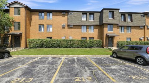 Tiny photo for 645 N Briar Hill Lane #2, Addison, IL 60101 (MLS # 12695335)