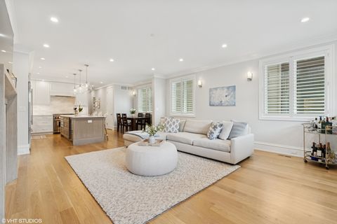 Tiny photo for 912 W Roscoe Street #1, Chicago, IL 60657 (MLS # 12473213)