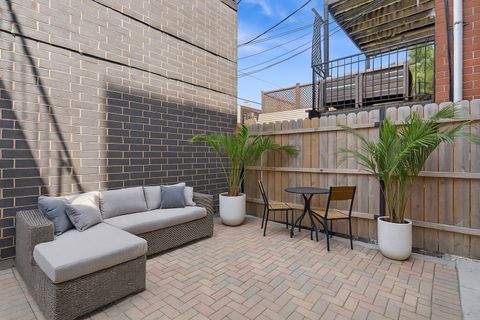 Tiny photo for 912 W Roscoe Street #1, Chicago, IL 60657 (MLS # 12473213)