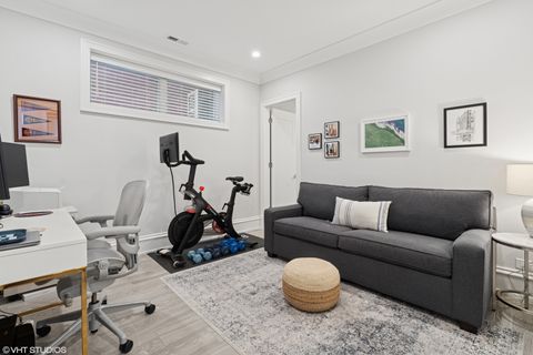 Tiny photo for 912 W Roscoe Street #1, Chicago, IL 60657 (MLS # 12473213)