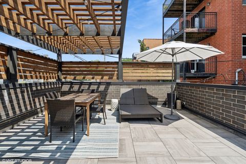 Tiny photo for 912 W Roscoe Street #1, Chicago, IL 60657 (MLS # 12473213)