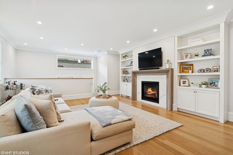 Tiny photo for 912 W Roscoe Street #1, Chicago, IL 60657 (MLS # 12473213)