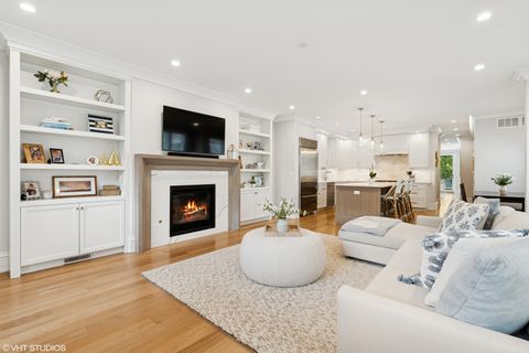 Tiny photo for 912 W Roscoe Street #1, Chicago, IL 60657 (MLS # 12473213)