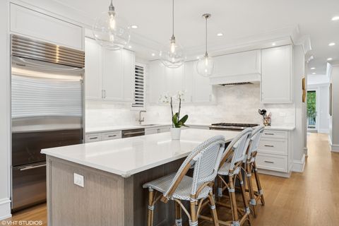 Tiny photo for 912 W Roscoe Street #1, Chicago, IL 60657 (MLS # 12473213)
