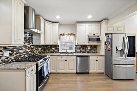 Tiny photo for 1435 Gunderson Avenue, Berwyn, IL 60402 (MLS # 12473971)