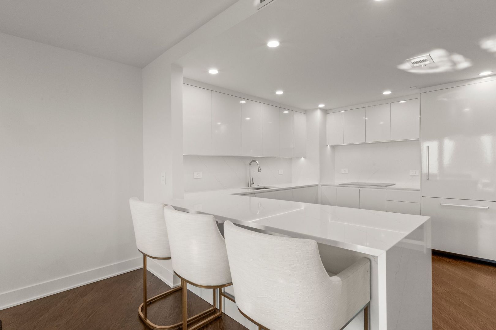 132 E DELAWARE Place 5303
