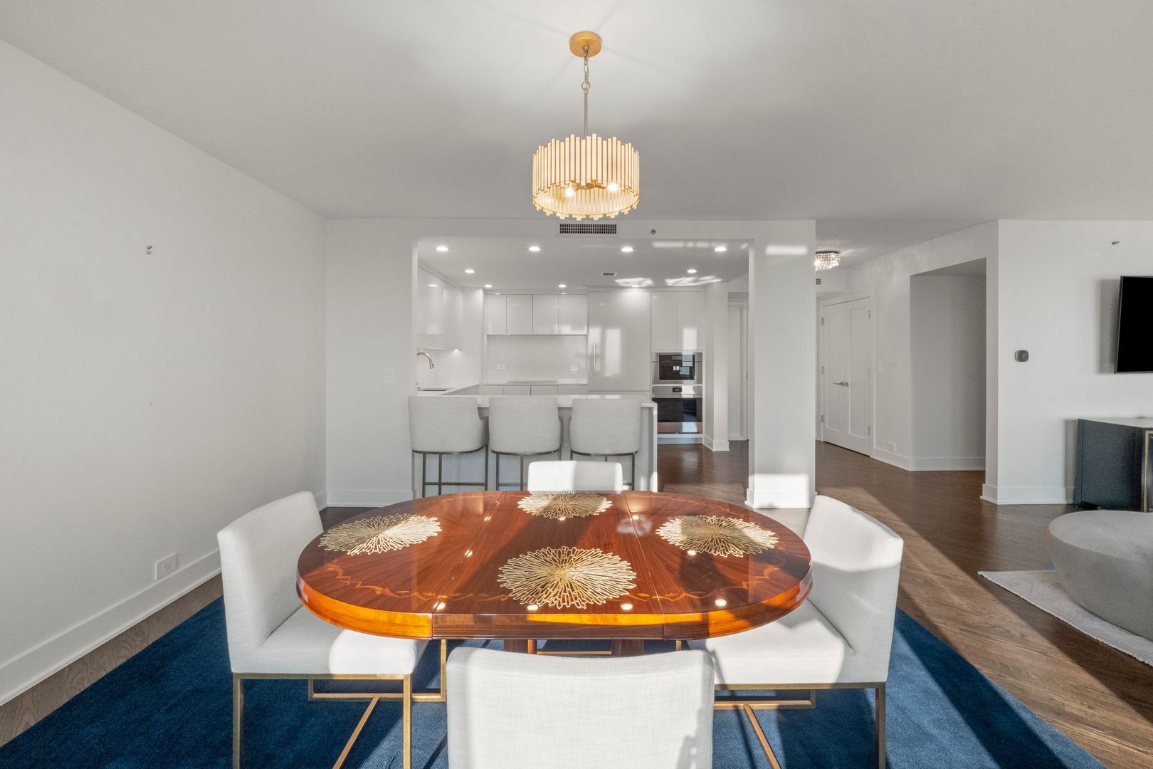 132 E DELAWARE Place 5303