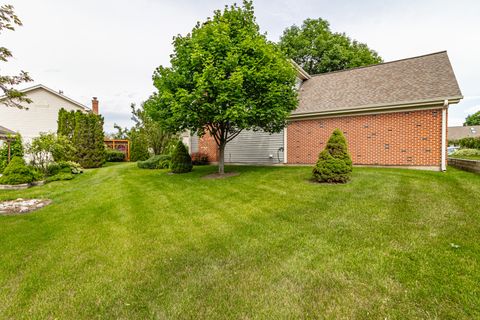 Single Family Residence in Gurnee IL 36216 Old Creek Court 30.jpg