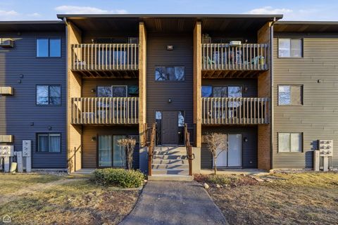 Photo of 627 Virginia Road #111, Crystal Lake, IL 60014 (MLS # 12566486)