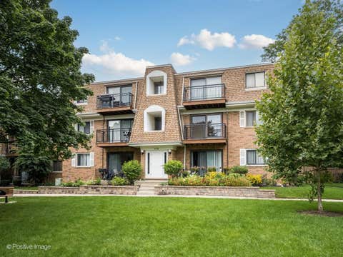 Photo of 4136 Cove Lane #E, Glenview, IL 60025 (MLS # 12726762)