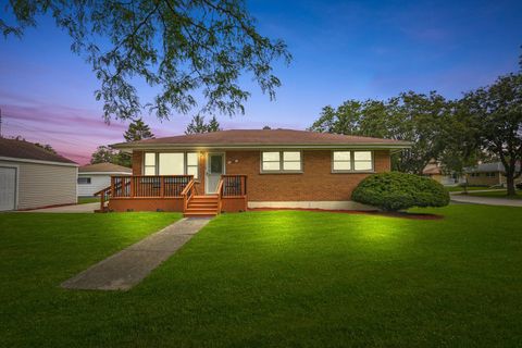 Tiny photo for 337 E Fullerton Avenue, Elmhurst, IL 60126 (MLS # 12463755)