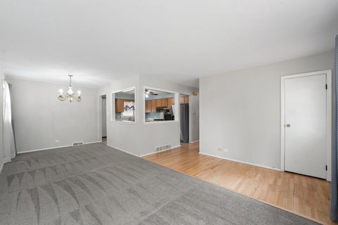 Tiny photo for 337 E Fullerton Avenue, Elmhurst, IL 60126 (MLS # 12463755)