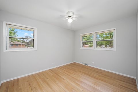 Tiny photo for 337 E Fullerton Avenue, Elmhurst, IL 60126 (MLS # 12463755)