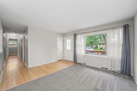 Tiny photo for 337 E Fullerton Avenue, Elmhurst, IL 60126 (MLS # 12463755)