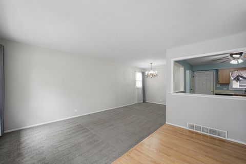 Tiny photo for 337 E Fullerton Avenue, Elmhurst, IL 60126 (MLS # 12463755)