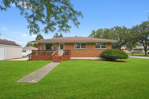 Photo of 337 E Fullerton Avenue, Elmhurst, IL 60126 (MLS # 12463755)