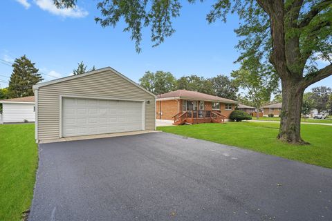 Tiny photo for 337 E Fullerton Avenue, Elmhurst, IL 60126 (MLS # 12463755)