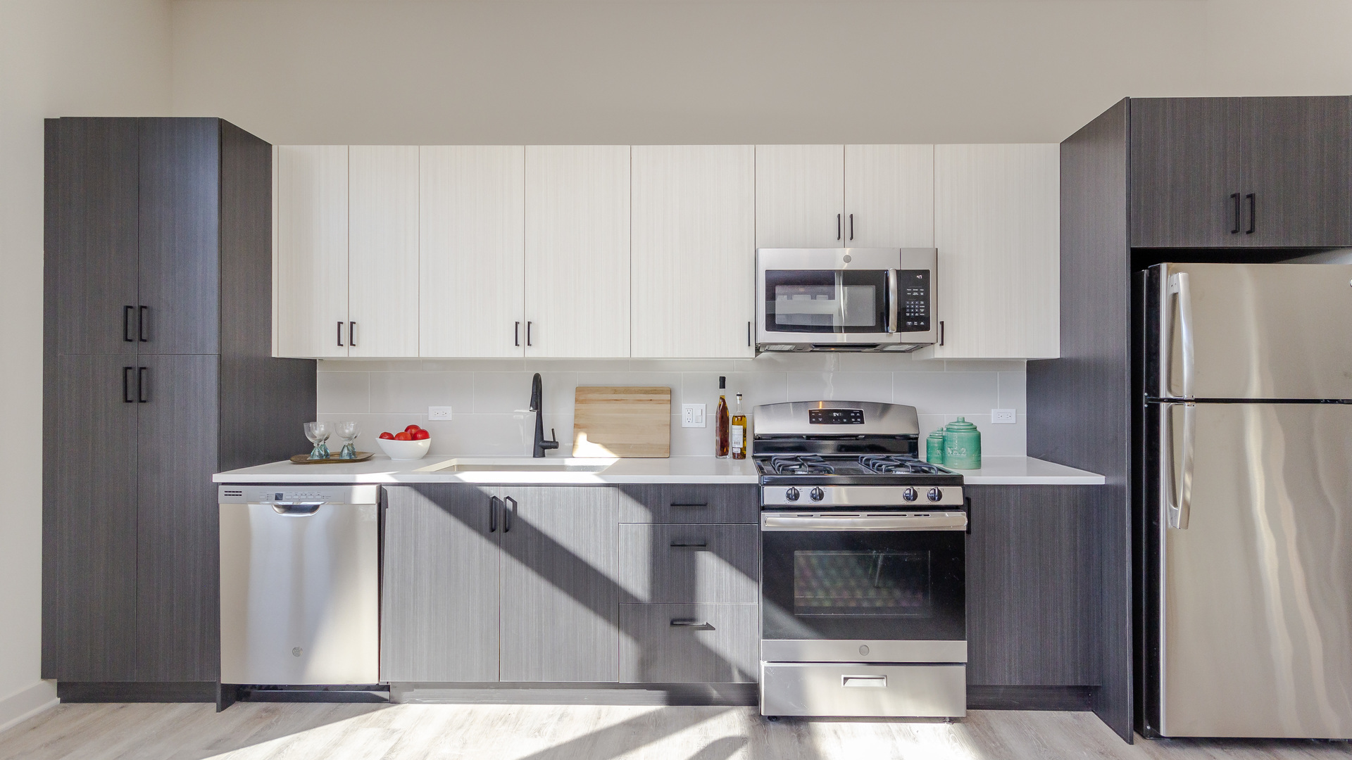 1502 W Ainslie Street 208