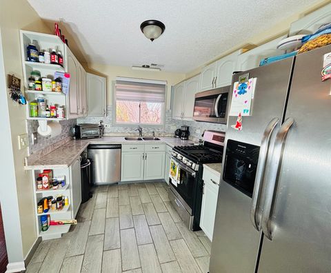 Tiny photo for 2022 Cardinal Drive, Glendale Heights, IL 60139 (MLS # 12631490)