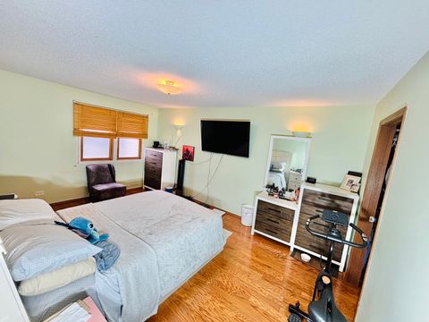 Tiny photo for 2022 Cardinal Drive, Glendale Heights, IL 60139 (MLS # 12631490)