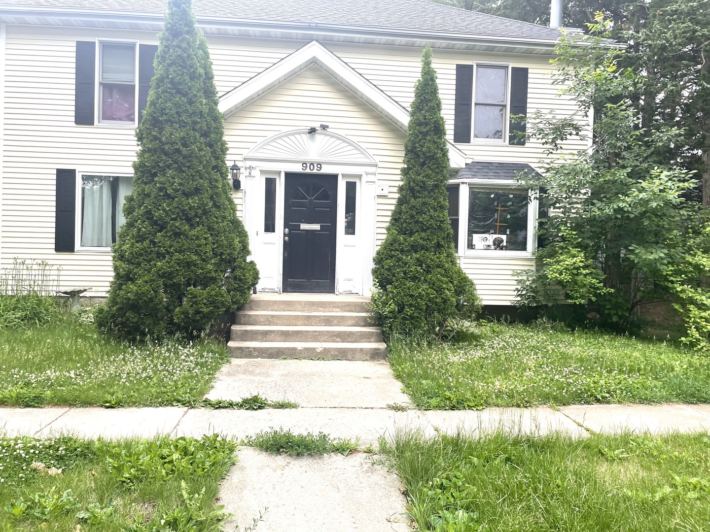 909 N 9th Street