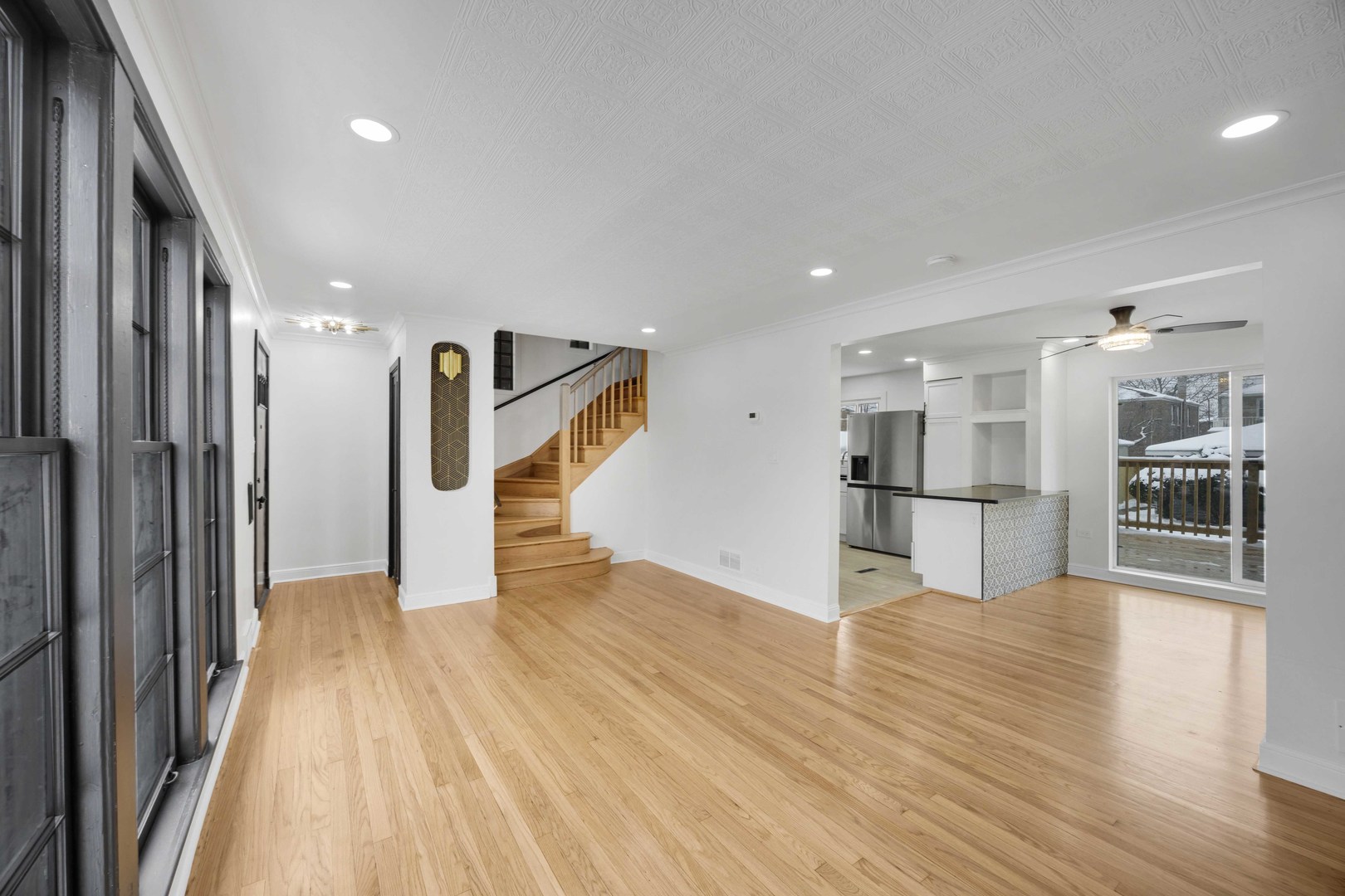 10606 S Vernon Avenue