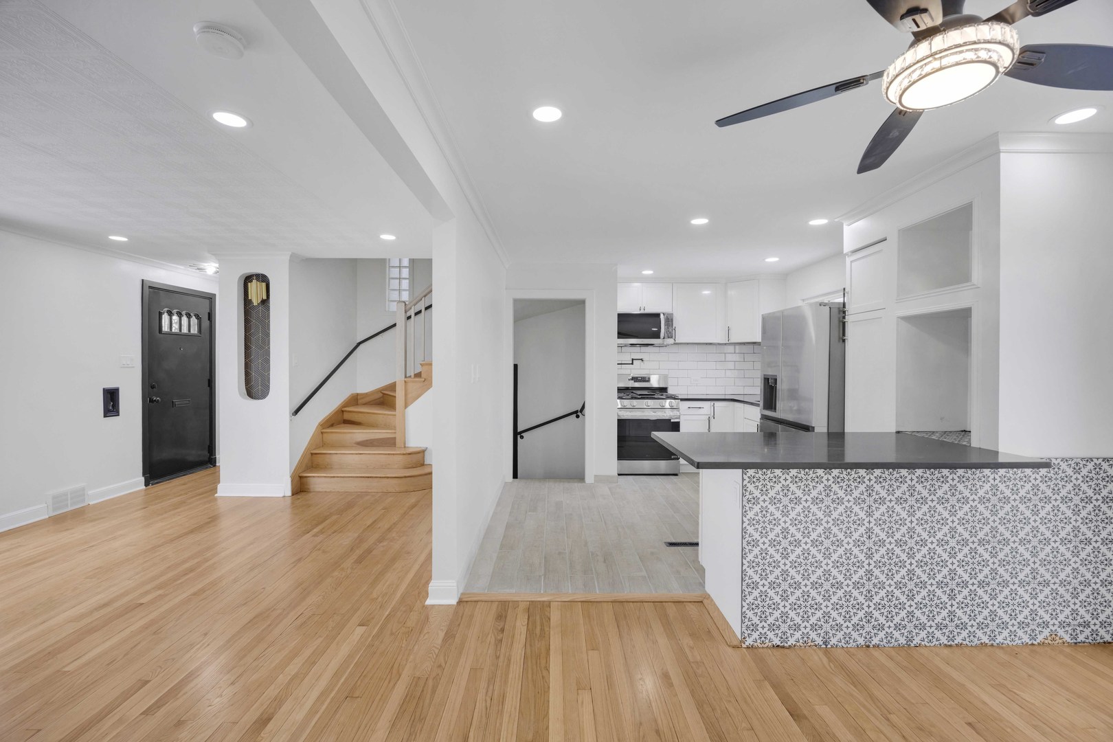 10606 S Vernon Avenue