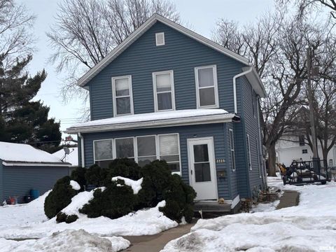 Photo of 2225 PERSHING Boulevard, Clinton, IA 52732 (MLS # QC4270114)