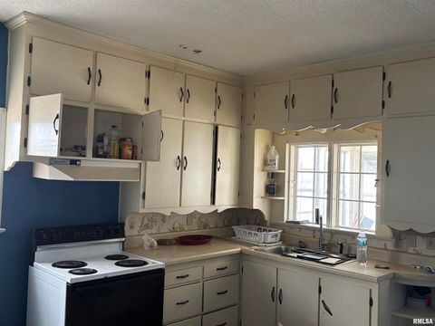 Tiny photo for 2225 PERSHING Boulevard, Clinton, IA 52732 (MLS # QC4270114)