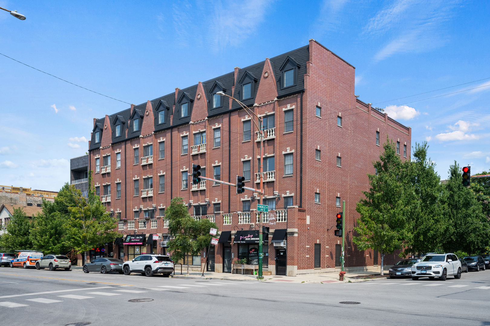 1402 W GRAND Avenue 2