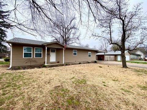 Photo of 721 N 17th Street, Herrin, IL 62848 (MLS # 12590504)