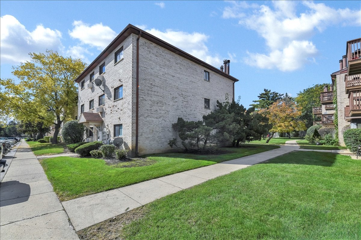 514 E Spruce Drive 2B