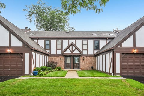 Photo of 7353 Canterbury Place, Downers Grove, IL 60516 (MLS # 12718133)