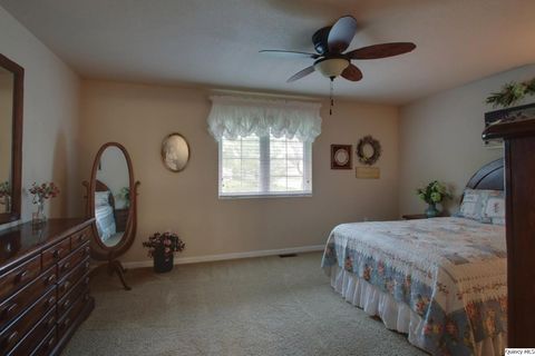 Tiny photo for 4901 Chestnut St. St, Quincy, IL 62305 (MLS # 12620338)