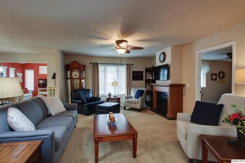 Tiny photo for 4901 Chestnut St. St, Quincy, IL 62305 (MLS # 12620338)