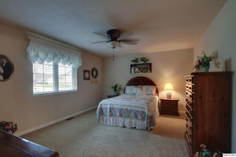 Tiny photo for 4901 Chestnut St. St, Quincy, IL 62305 (MLS # 12620338)