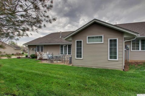Tiny photo for 4901 Chestnut St. St, Quincy, IL 62305 (MLS # 12620338)