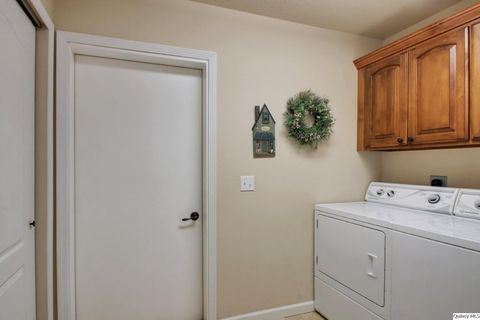 Tiny photo for 4901 Chestnut St. St, Quincy, IL 62305 (MLS # 12620338)